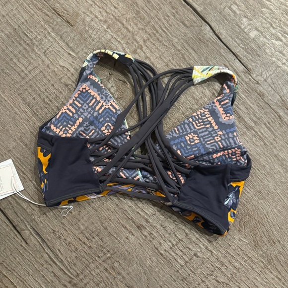 (TOP) Maaji Disco Nights Reversible Bikini Top. - Picture 7 of 10